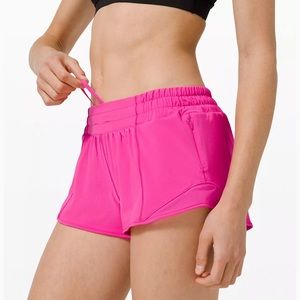 NWT Lululemon hotty hots LR 2.5” Size 4 SONIC PINK